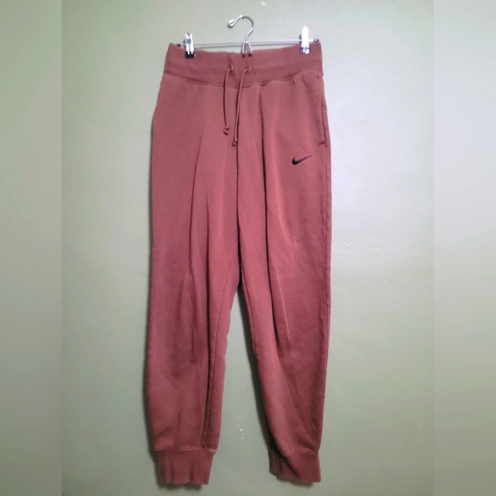 Nike Fleece Joggers in Rust Brown – Size M